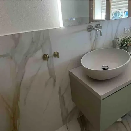 Trilocale Con Posto Spiaggia/ombrellone Compreso Appartamento *